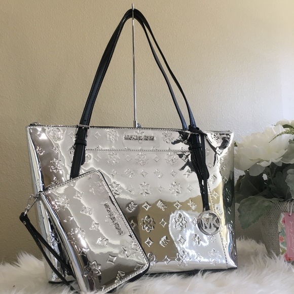 Michael Kors Ciara zipper shoulder tote & wallet - Picture 6 of 8
